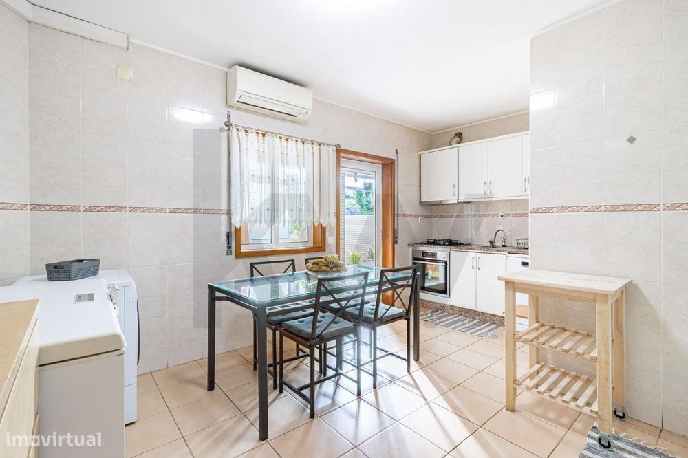 Apartamento T2 com terraço, ar condicionado e garagem | Próximo do cen — S. João Da Madeira, Aveiro
