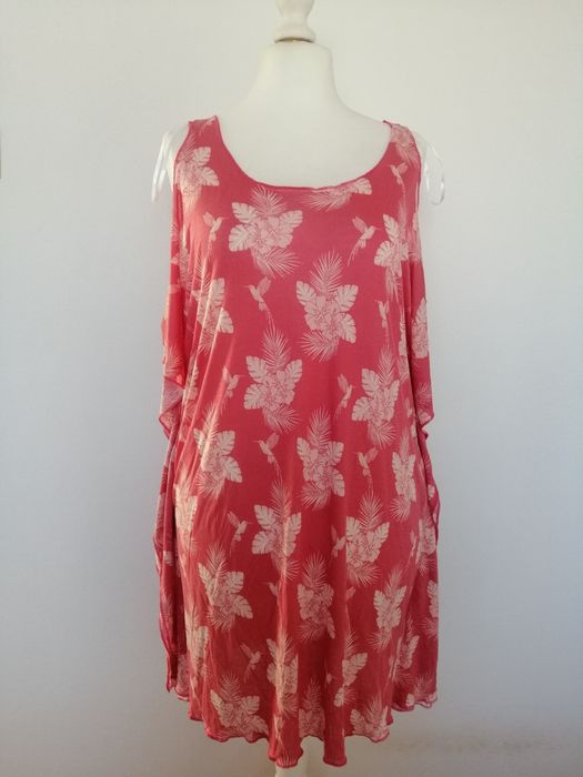 Tunika z odkrytymi  ramionami.