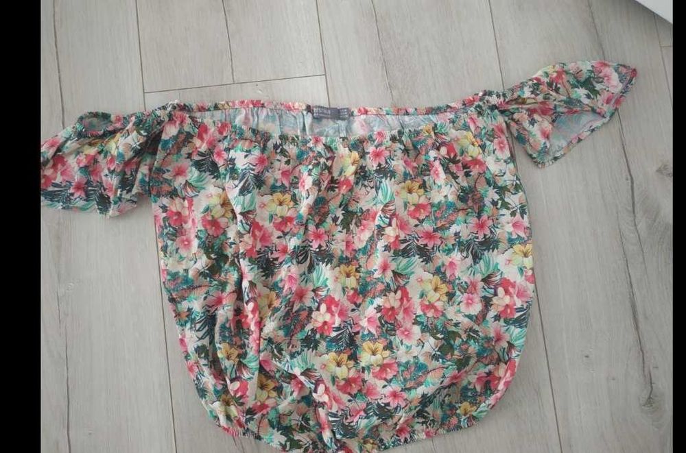 Bershka bluzka kwiaty