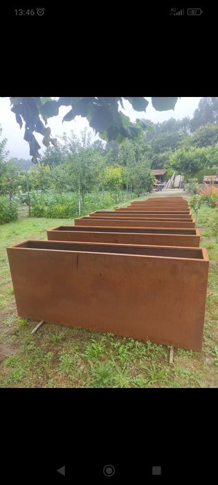 Vendo floreiras/vaseiras em aço corten mesmo sem enganos.