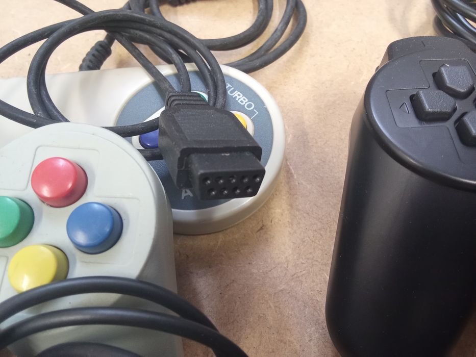 Material diverso para consolas antigas e 2 consolas
