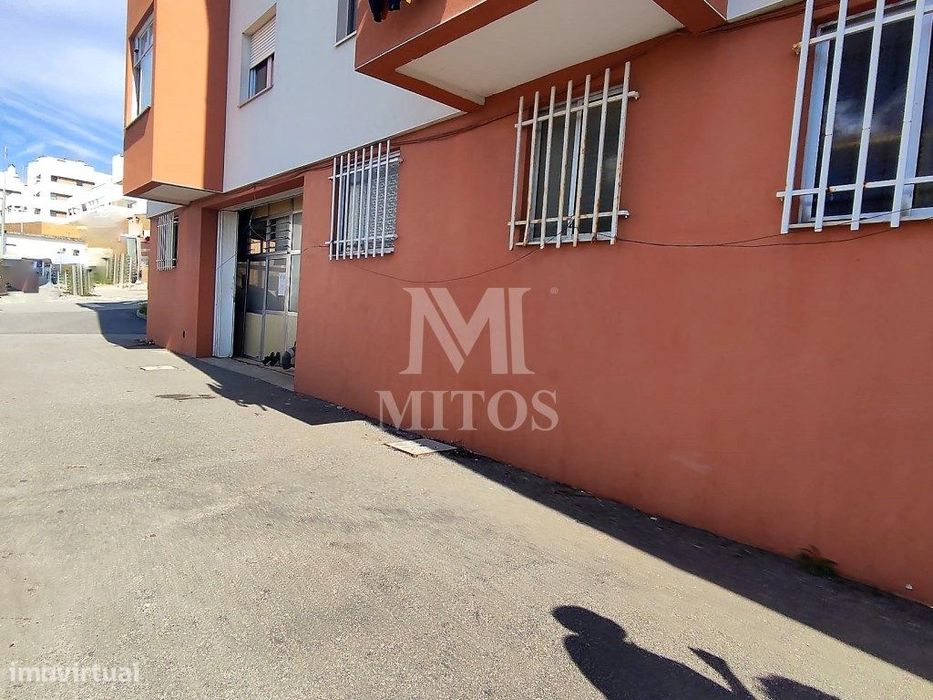 Armazém para venda em Monserrate