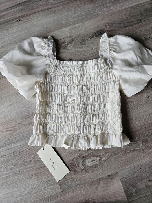 Nowy z metką crop top AI MI TI.  Rozmiar M
