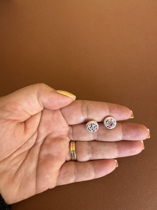 Brinco banhado a prata com pedras coloridas de zirconia