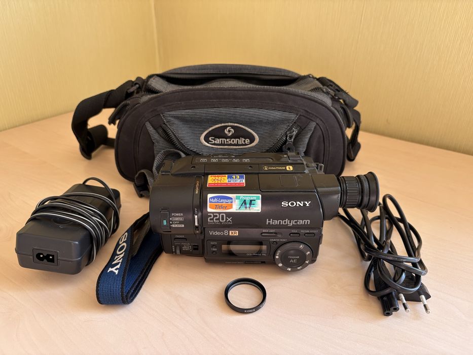 Sony Handycam CCD-TR415E Video8 + оригінальна сумка Samsonite