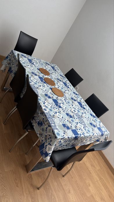 Mesa extensivel - tampo de vidro - preta - 6 cadeiras