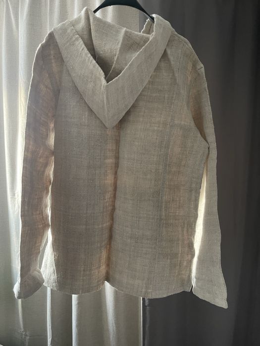 Легка кофта вишиванка із капюшоном з конопляної тканини ручної роботи