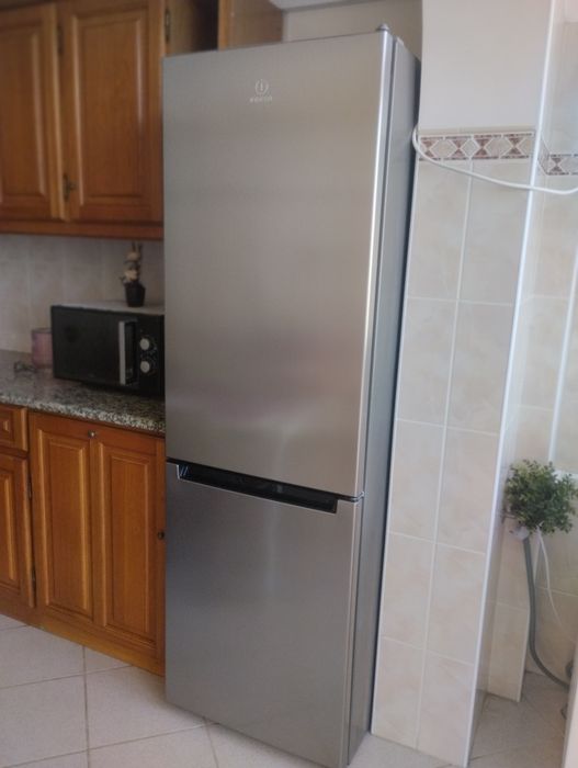 Frigorífico Indesit em muito bom estado