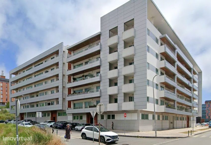 Apartamento T2 com Varanda e Garagem em Aveiro