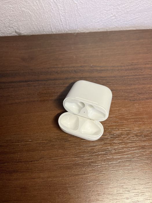 Продам кейс Airpods 2