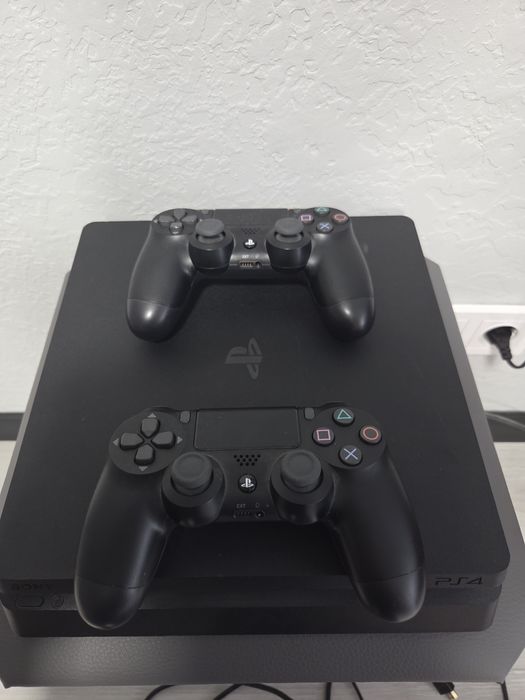 Ігрова приставка PS4 Slim у відмінному стані + 2 джойстики (Повний комплект)
