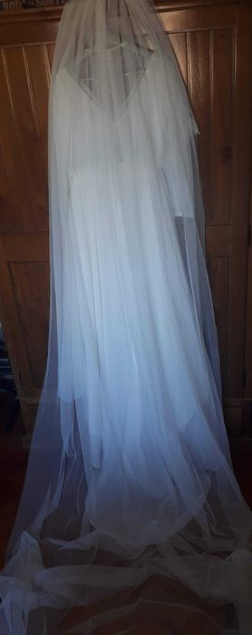 Vestido de Noiva Tamanho XS com véu muito comprido incluído