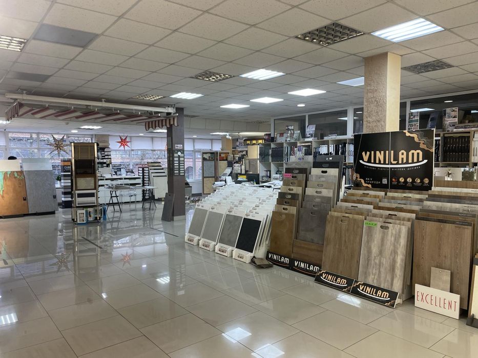 Фасадне приміщення в центрі міста, 2 поверх 180 м2