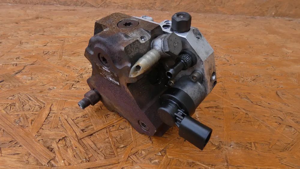 BMW E46 / E90 / E60 ORYGINALNA Pompa wtryskowa M47 / M57  Cr R70 OEM