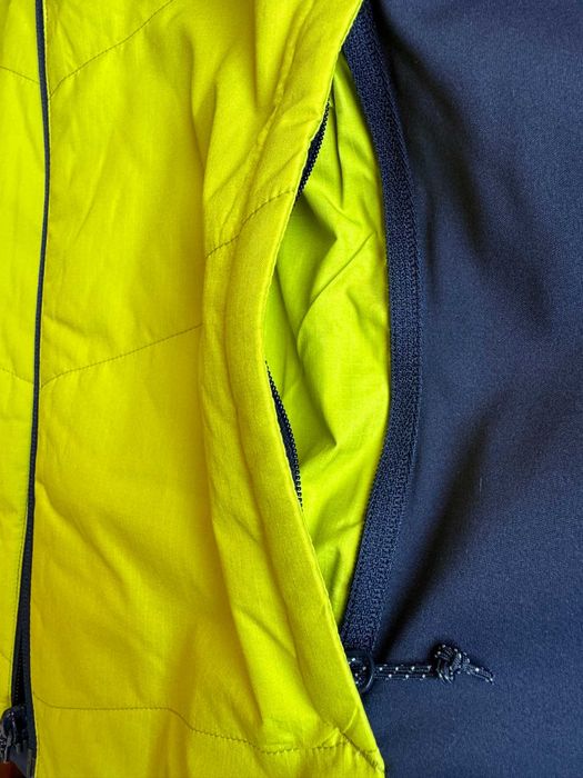 Colete reversível da marca Salomon