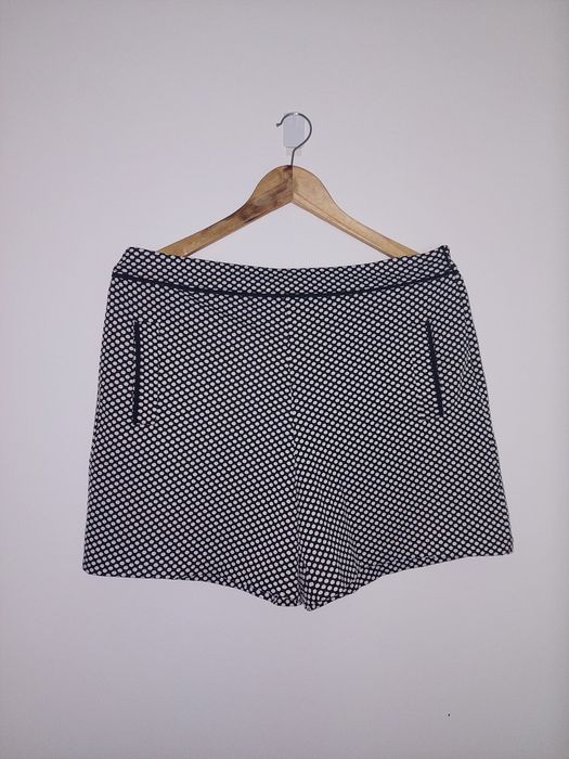 Calções pretos bolinhas