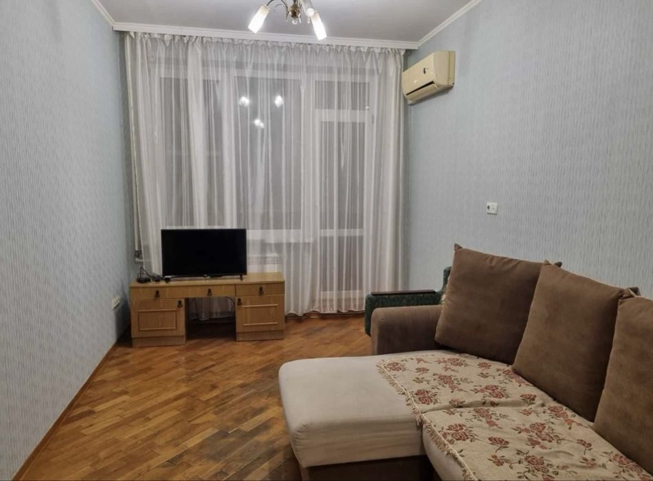 Сдам хорошую 2 к кв, с ремонтом возле метро Масельского