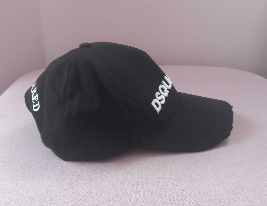 Czapka czarna z daszkiem Dsquared2 stan bdb