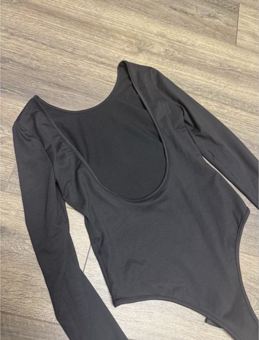 Боді з відкритою спиною