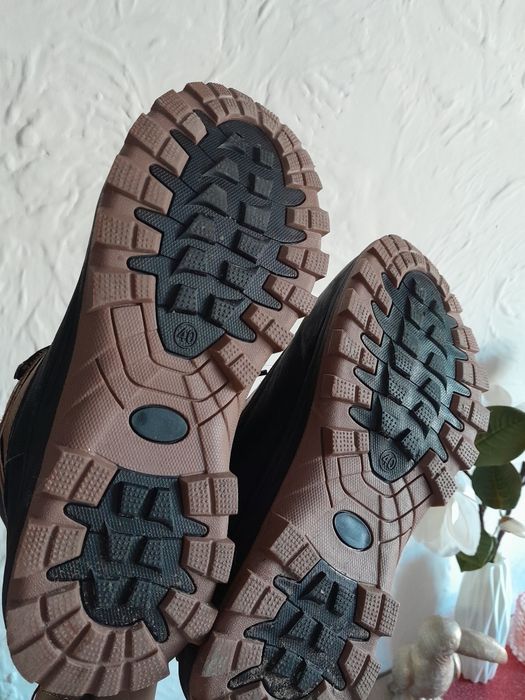 Buty zimowe dla chłopca r. 40, stan bdb.