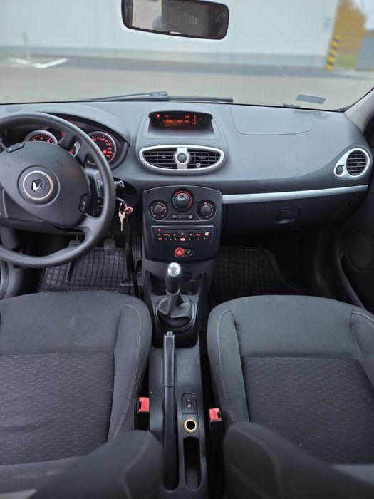 Clio Niski Przebieg!!!
