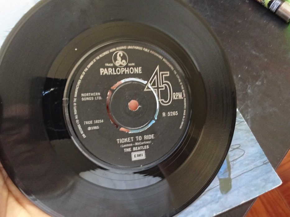 Original UK single The Beatles re-edição