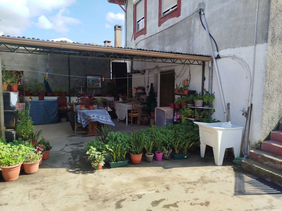 Moradia Bi-Familiar com Elevado Potencial de Investimento