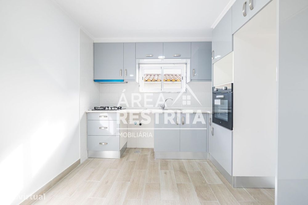 Moradia pré-fabricada nova T2 A VENDA no Parque Verde em Fernão Ferro.