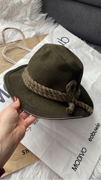 Zielona czapka mysliwska