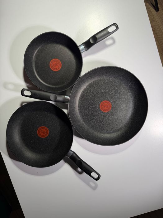 Zestaw patelni Tefal Dark Essential Induction 20/24/28 cm /B17