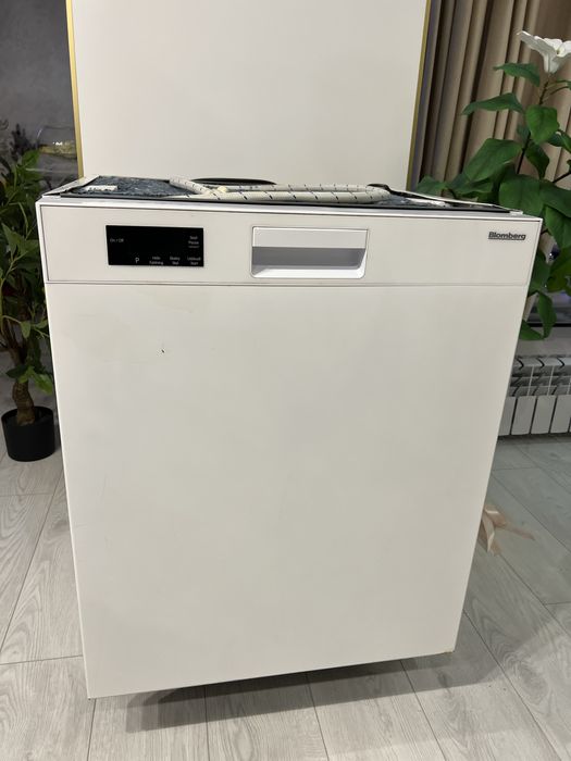 Продам посудомийну машину