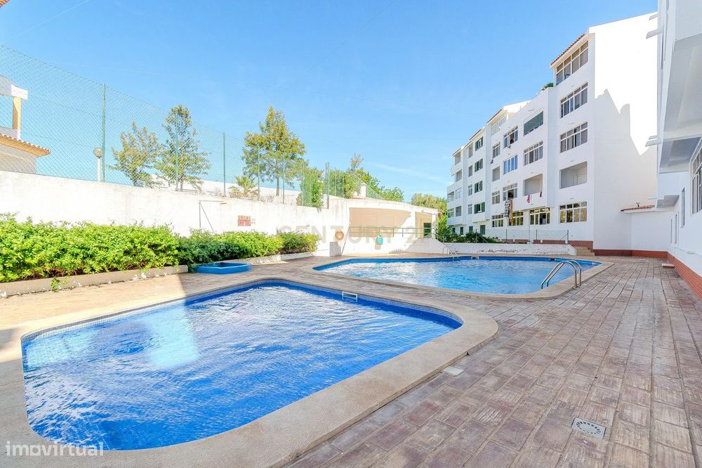 Apartamento com um quarto no centro da cidade, em condomínio fechado c