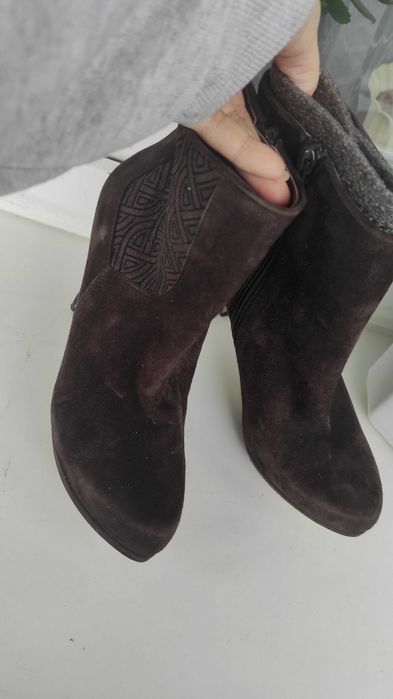 Zamszowe botki damskie na szpilce