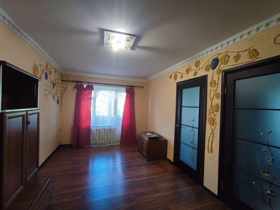 Продається 3- х кімнатна квартира Немішаєво центр 35000 $