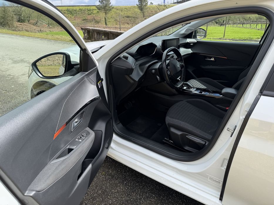 Peugeot  e - 208
