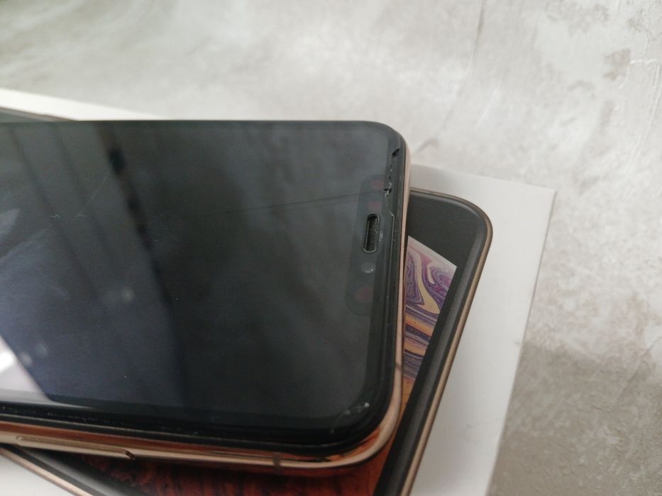 iPhone XS Max 64GB Gold — Apenas para Peças
