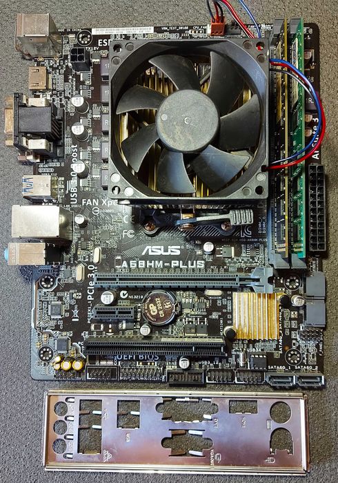Производительный комплект Asus A68HM-PLUS AMD A8-5500 4 ядра 8Gb RAM