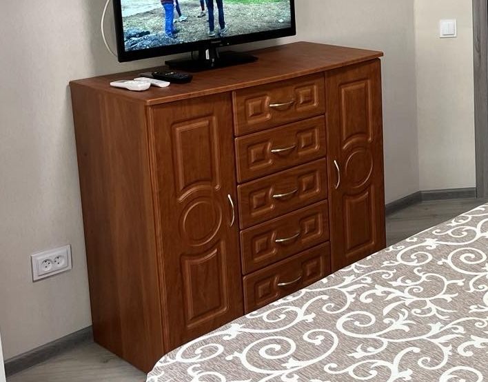 Меблі в спальню, шафа, комод, приліжкові тумби