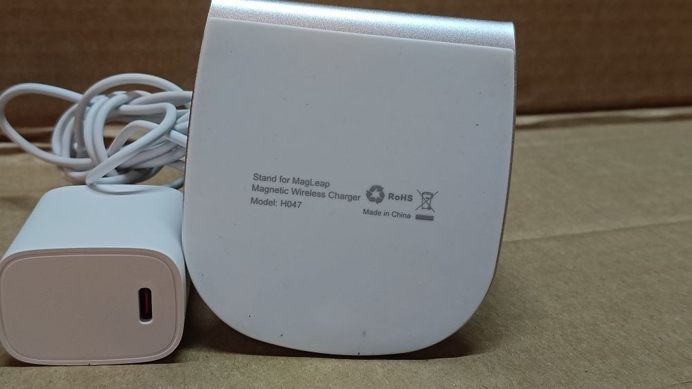 Ulepszona magnetyczna stacja ładująca 2 w 1 z ładowarką 20 W PD USB C