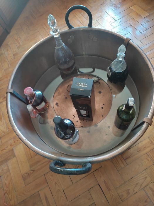 Selling 2 copper pots64751793648387123