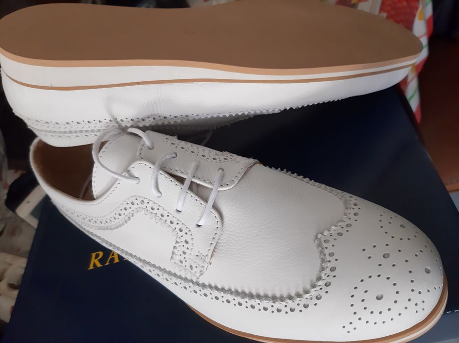 Sapatos em pele homem 41 / 42novos em caixa