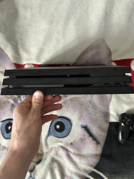 Sprzedam ps 4 pro 1T