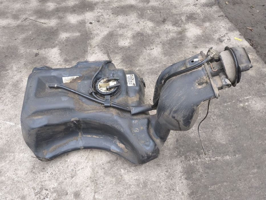 Продам бензобак на audi a4 b5