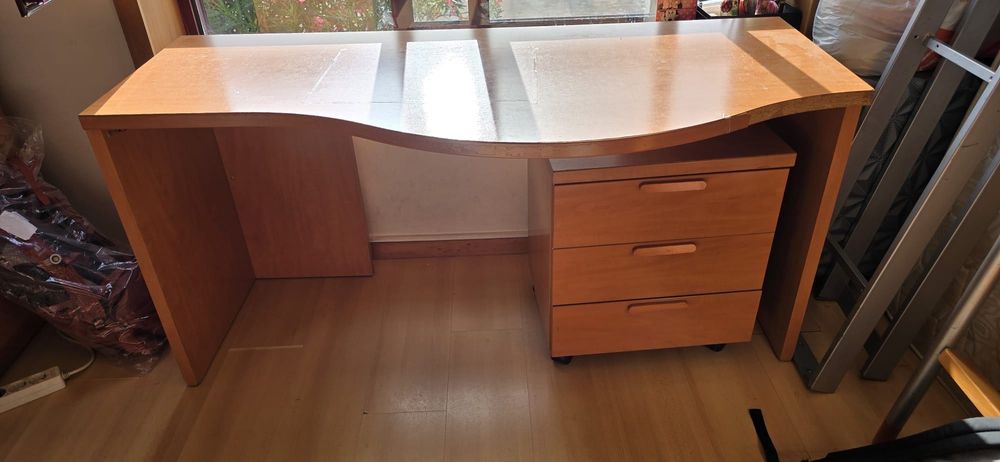 Conjunto Completo: Beliche com 2 colchões, Secretária e 2 Móveis