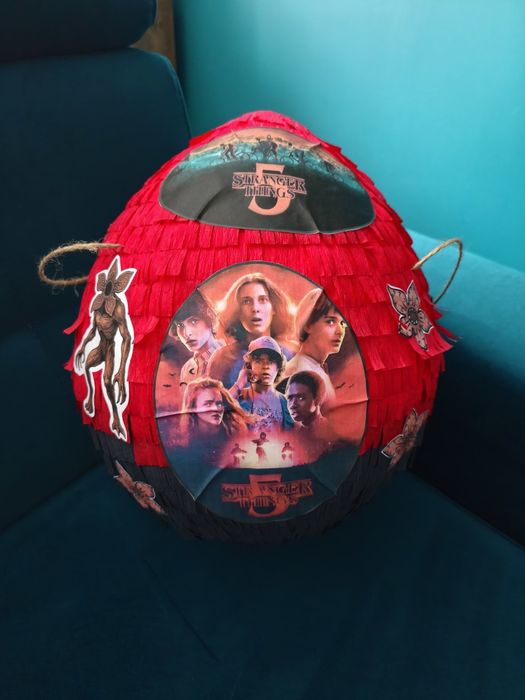 Piniata urodzinowa dla fanów serialu STRANGER THINGS