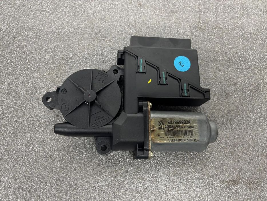 Motor vidro frente esquerdo VOLKSWAGEN Polo (9N)