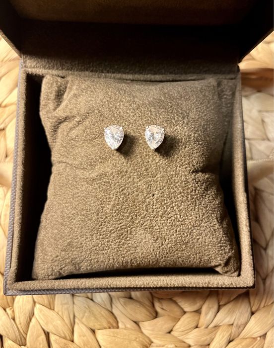 Srebrne kolczyki z kryształowymi cyrkoniami