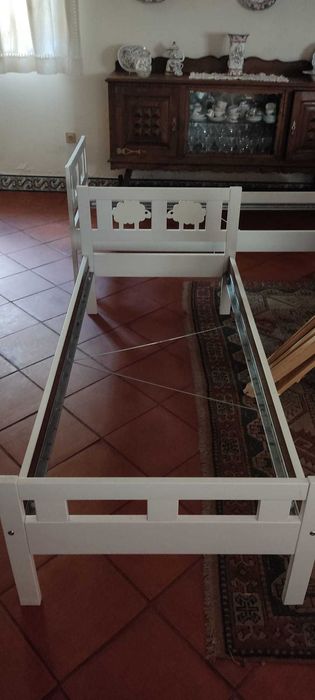 Cama de Criança sem Colchão – Excelente Estado