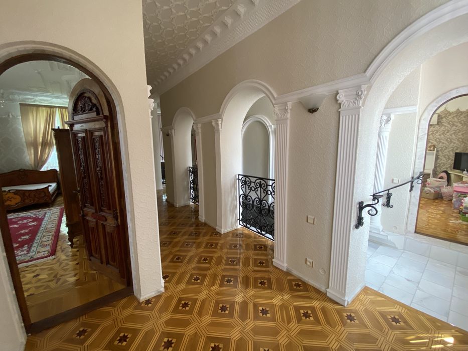 9 ст Б.Фонтана дом с бассейном