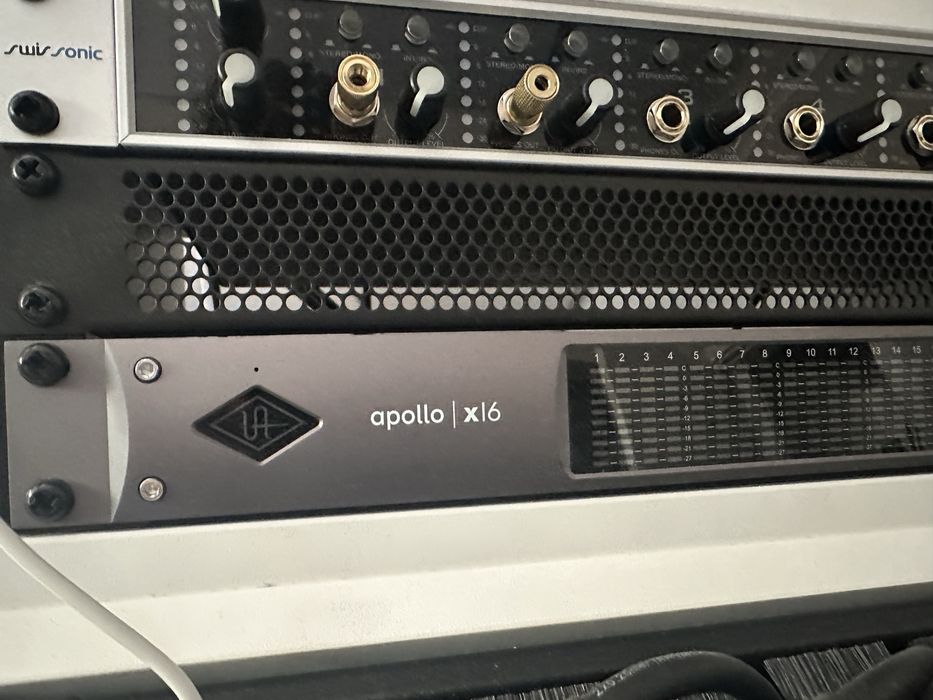 Interface de áudio Universal Audio x16